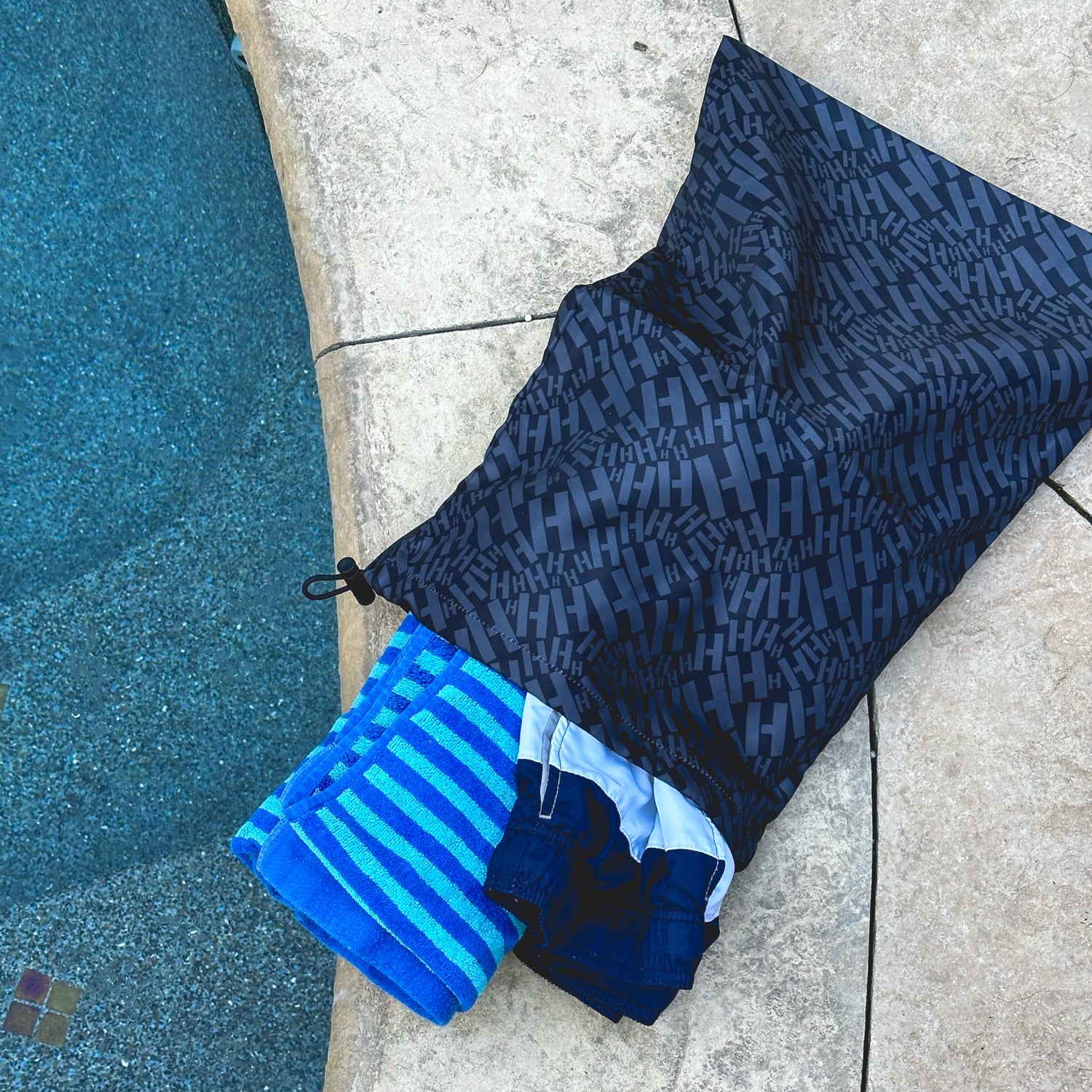 Hoonigan SCATTER H LOGO 6 Piece Packing Cubes set in various sizes, featuring a bold logo design, ideal for organized travel and storage.